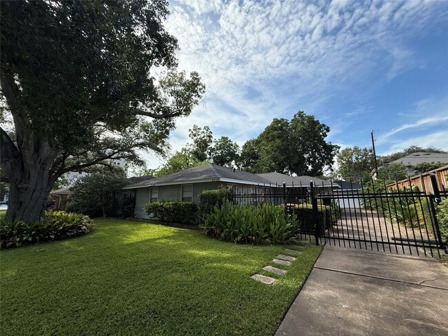 Building Photo - 4114 Norfolk St