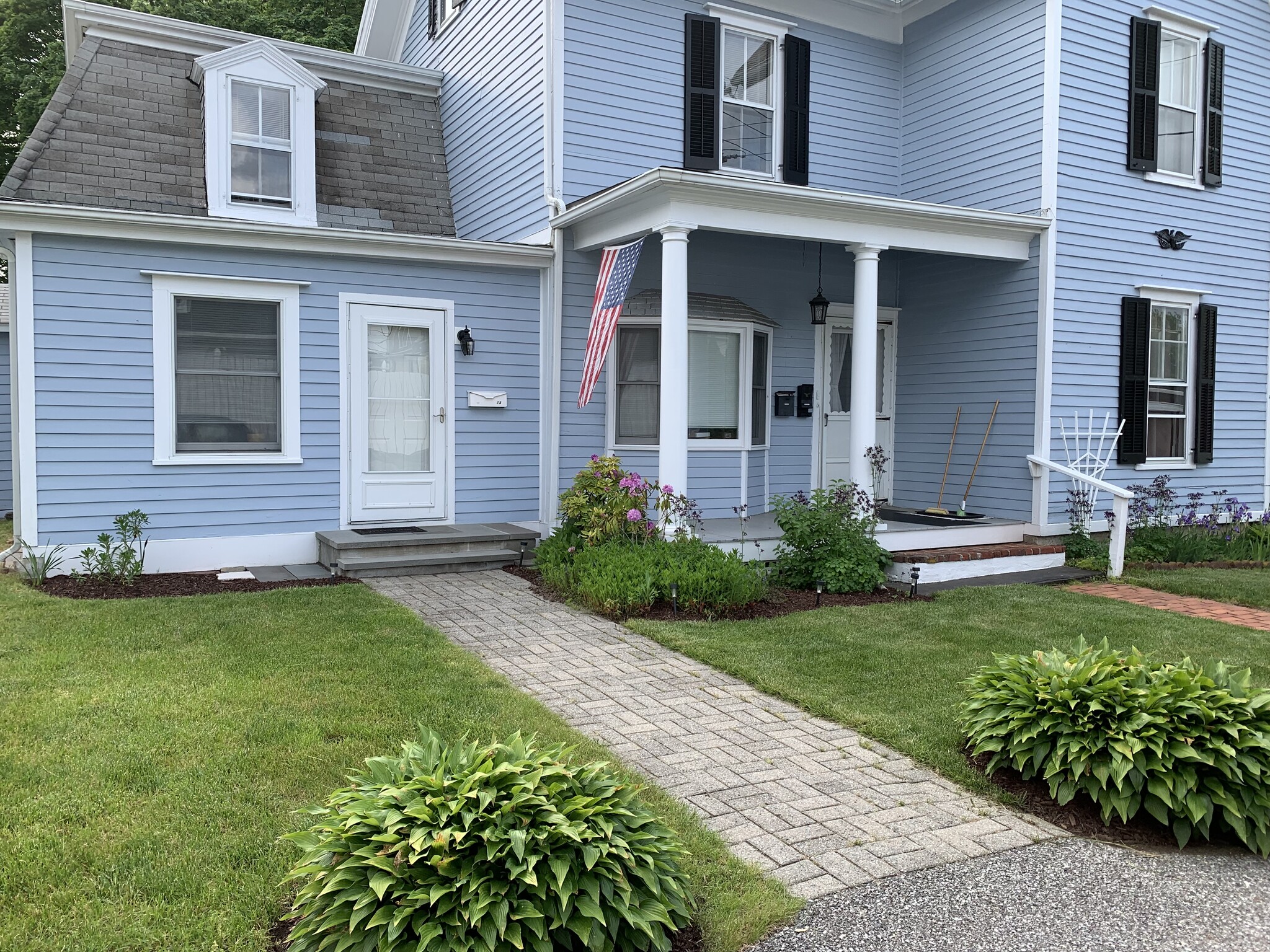 Private entrance - 23 W Main St