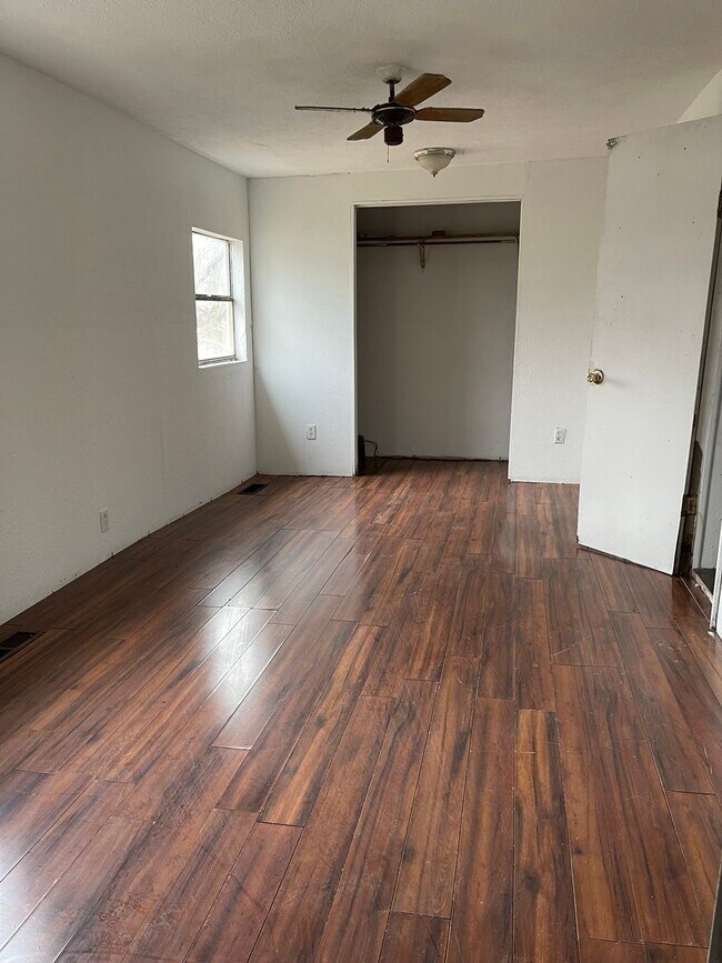 Building Photo - 2 Bed 1 bath - Cassville MO