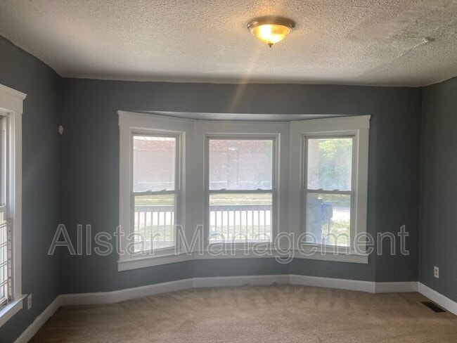 Building Photo - 14221 Darley Ave