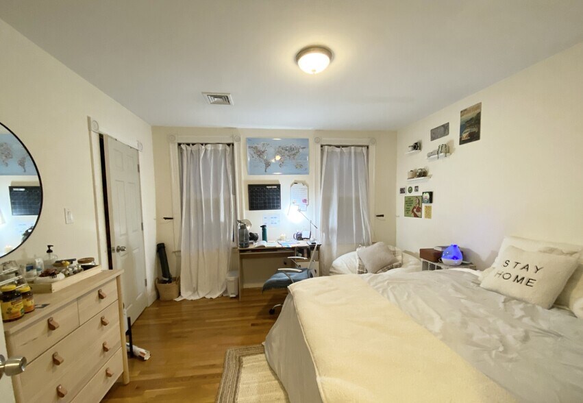 Building Photo - 5 Oswald St