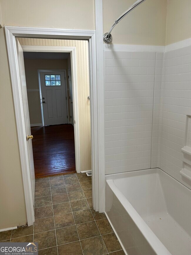 Building Photo - 790 Normandy Trail