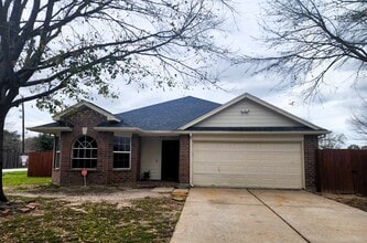 Building Photo - 6923 Creek Village Dr
