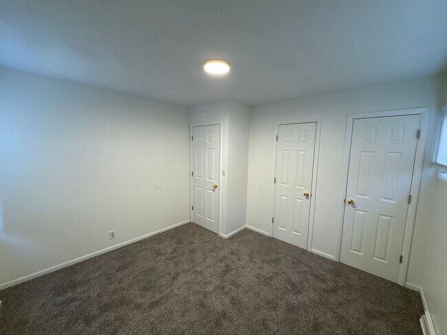 Building Photo - Southwest 3 Bedroom with Unfinished Basement! $1150