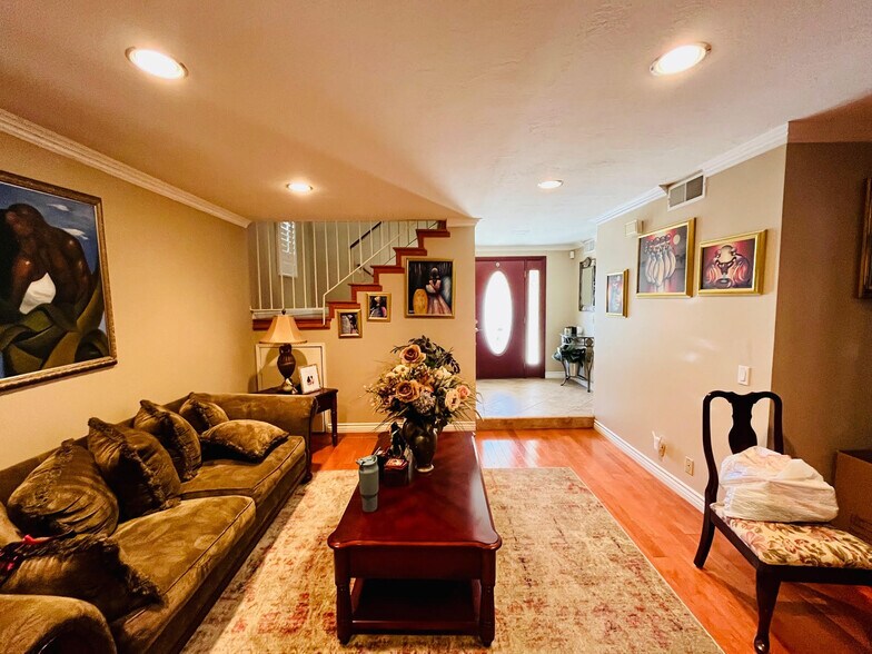 Building Photo - 21945 Centurion Way