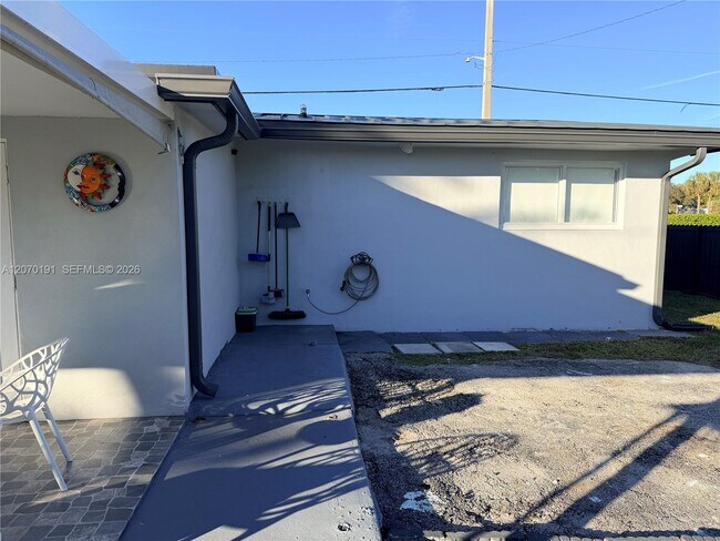 Building Photo - 8100 Taft St
