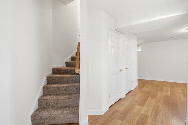Building Photo - 10 Crabapple Ct