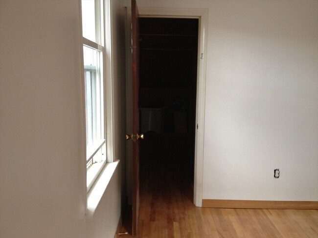 Building Photo - 9 Hall St