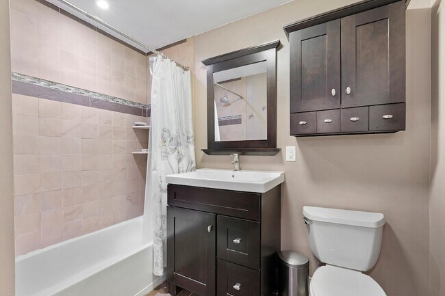 Building Photo - 1331 Grand St