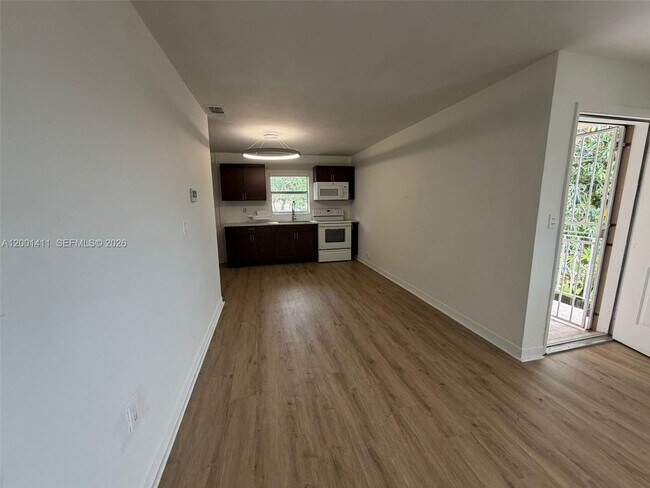 Building Photo - 437 NW 44th Ave