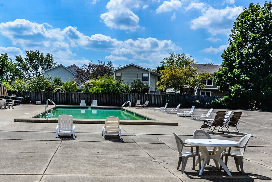 Building Photo - 1475 Rebecca Dr