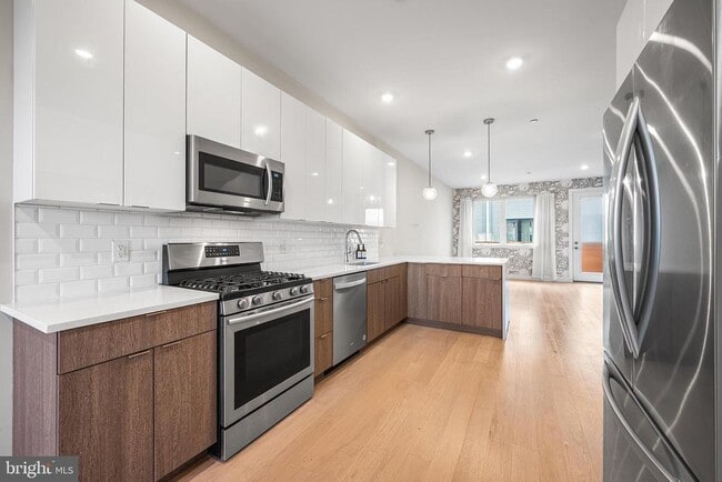 Building Photo - 1839- Blair St