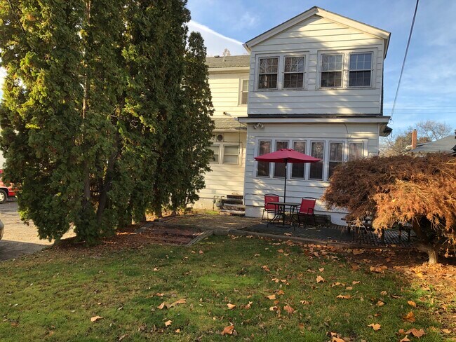 Back Yard - 207 S 16th Ave