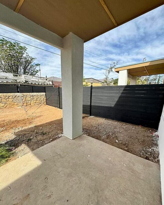 Building Photo - 8937 Mount Rushmore Ln