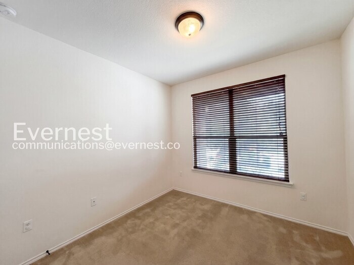 Building Photo - 1705 Garamond Ln