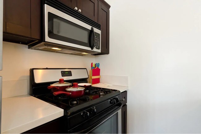 Building Photo - 1811 Ivar Ave