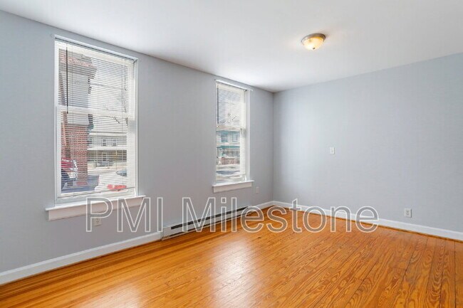 Building Photo - 721 2nd St