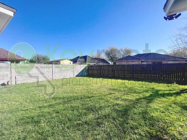 Building Photo - Beautiful 4B/2B Home in Pharr