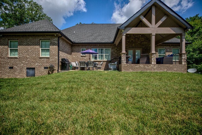 Building Photo - Fully Furnished, Short Term Rental, 1 Mont...