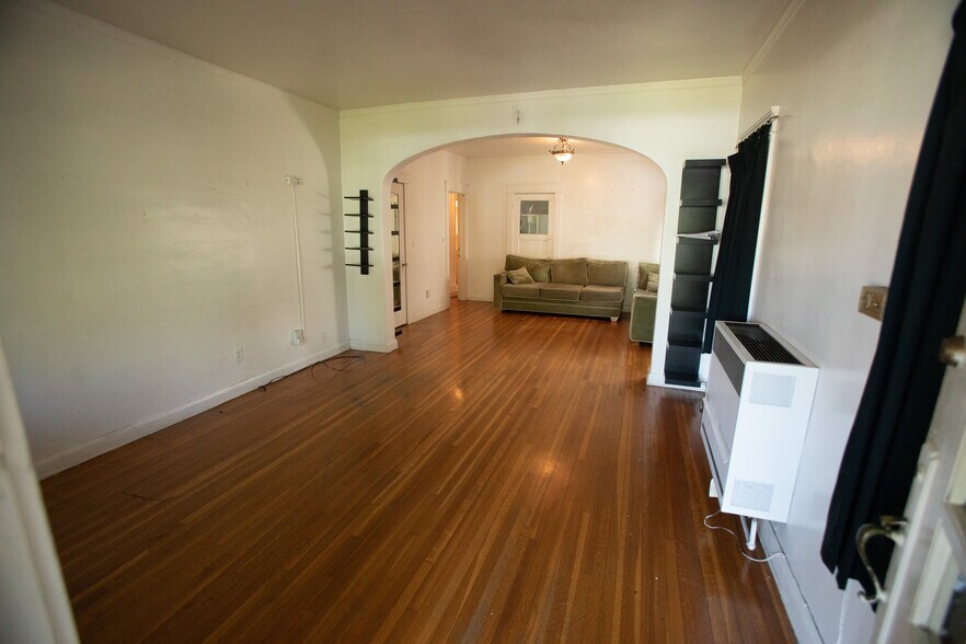 Building Photo - 1727 Winona Blvd