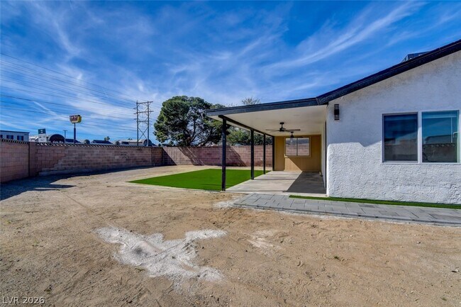 Building Photo - 4401 Vía Torino