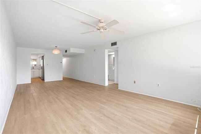 Building Photo - 4570 Overlook Dr NE