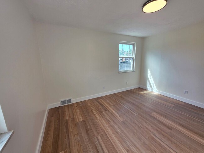 Building Photo - Fully Updated 3-bedroom, 2-bathroom house for rent in North Allegheny School District!