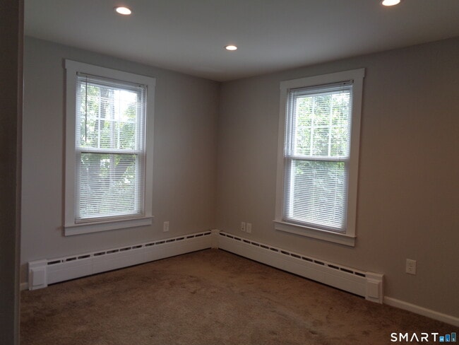 Building Photo - 15 Bradley Ave