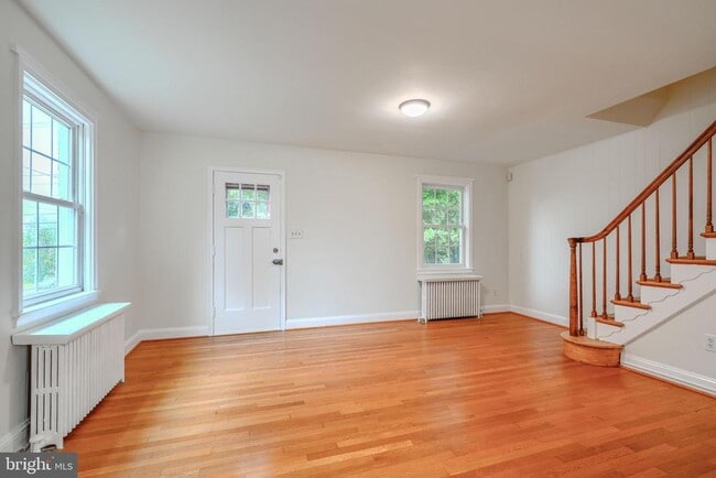 Building Photo - 521 Academy Rd