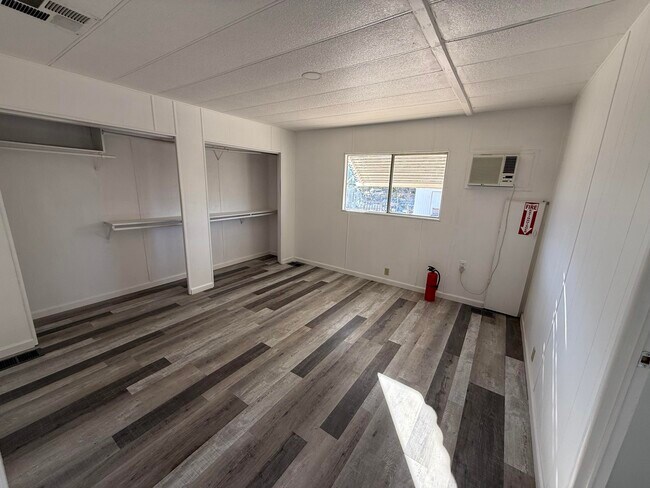 Building Photo - 64180 Thomas Ave