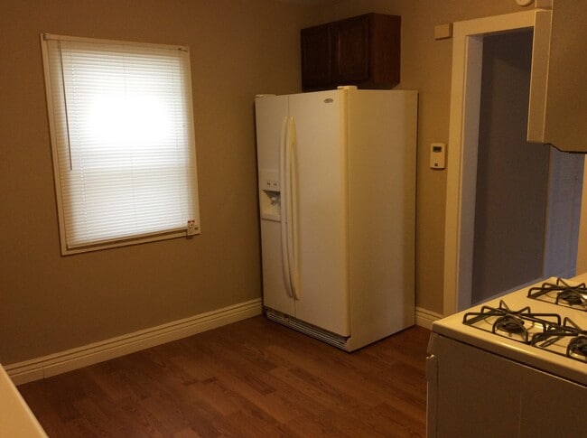 Building Photo - Near Downtown 2 BR home