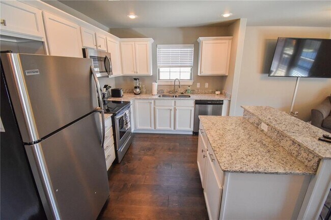 Building Photo - 2798 W Blackstone Crossing