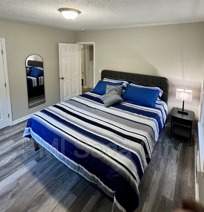 Building Photo - 3615 Truman St