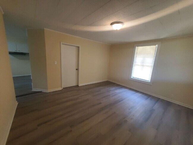 Building Photo - 320 Macon St