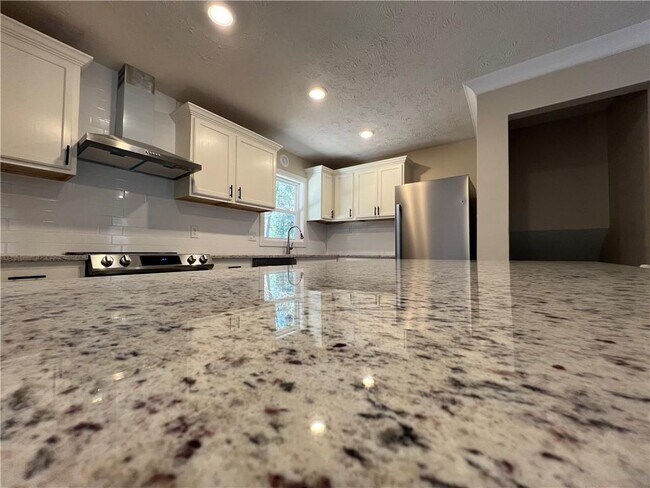 Building Photo - 550 Oglesby Bridge Rd SE