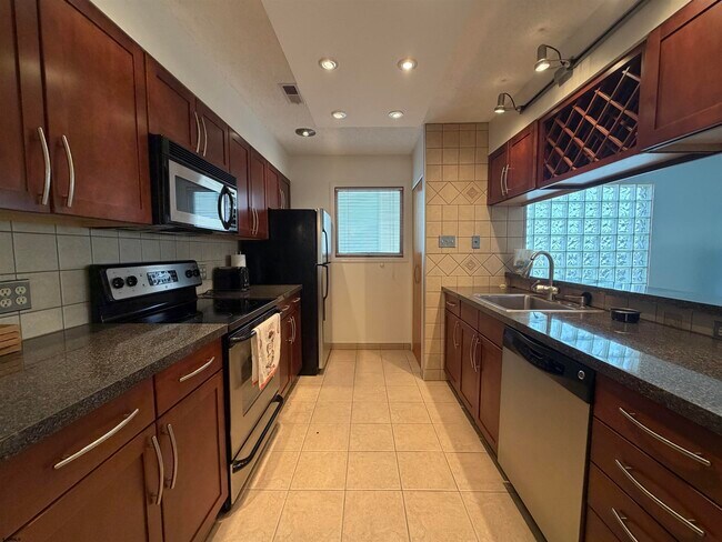 Building Photo - 5 N New Haven Ave