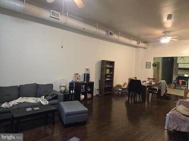 Primary Photo - 1304 Walnut St