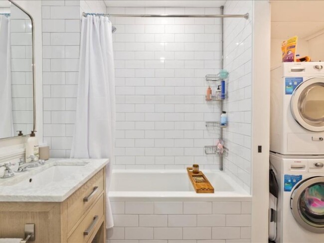 Building Photo - 2 bedroom in Brooklyn NY 11211