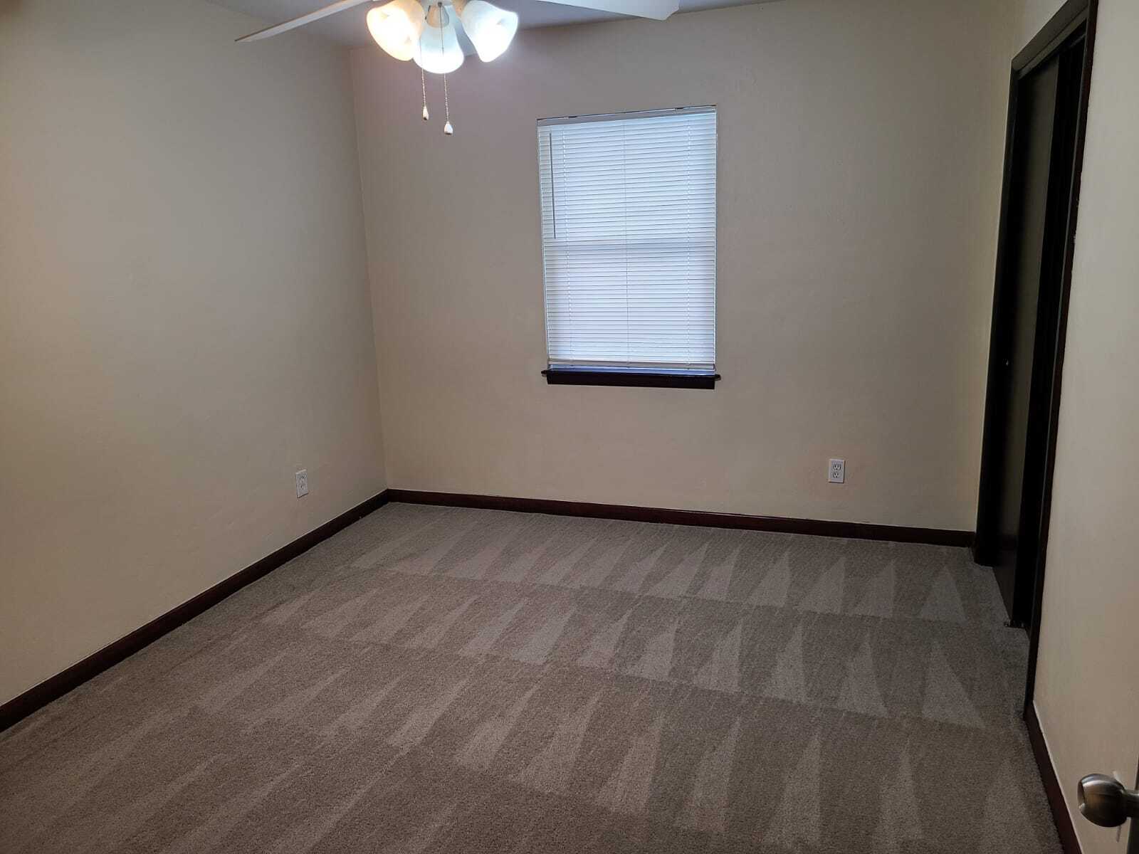 Building Photo - 309 Woodview Ave