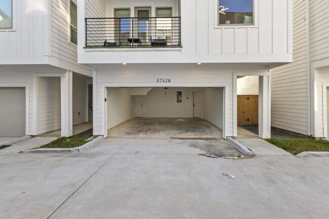 Building Photo - 6742 Peerless St