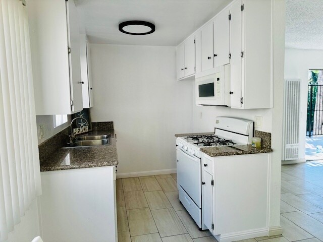 Building Photo - 18445 Collins St