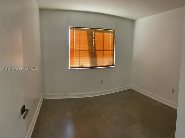 Building Photo - 2721 SE 12th Pl