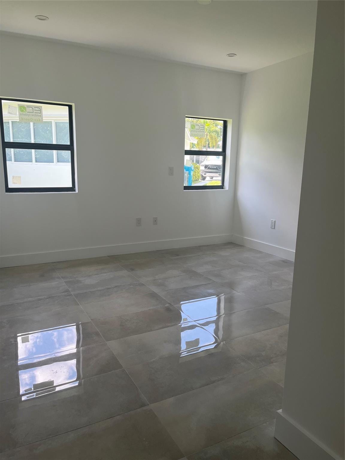 Building Photo - 2877 SE 1st Ct