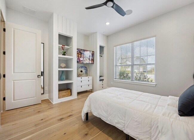 Building Photo - 6817 Davenport Divide Rd