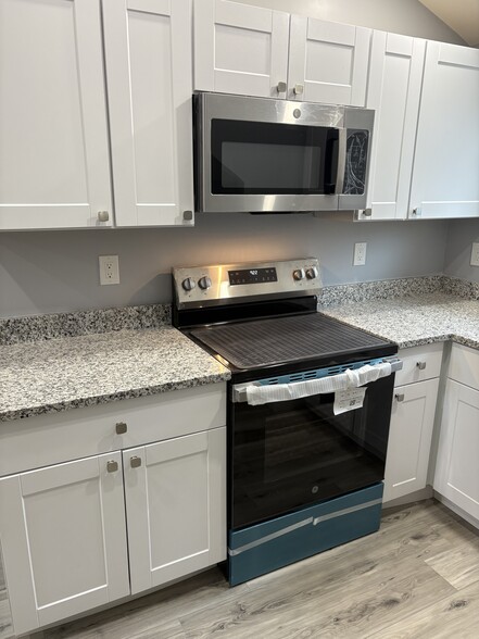 Building Photo - 9 Woodville Cir