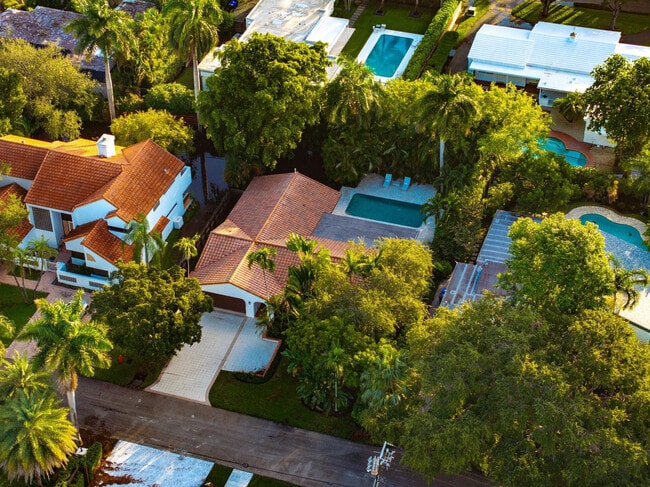 Building Photo - 326 Seven Isles Dr