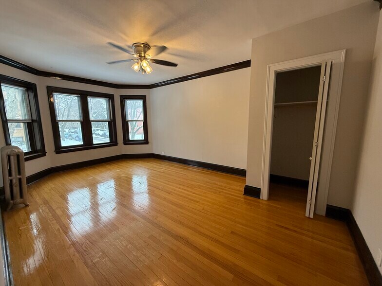 Building Photo - 5069 N Wolcott Ave