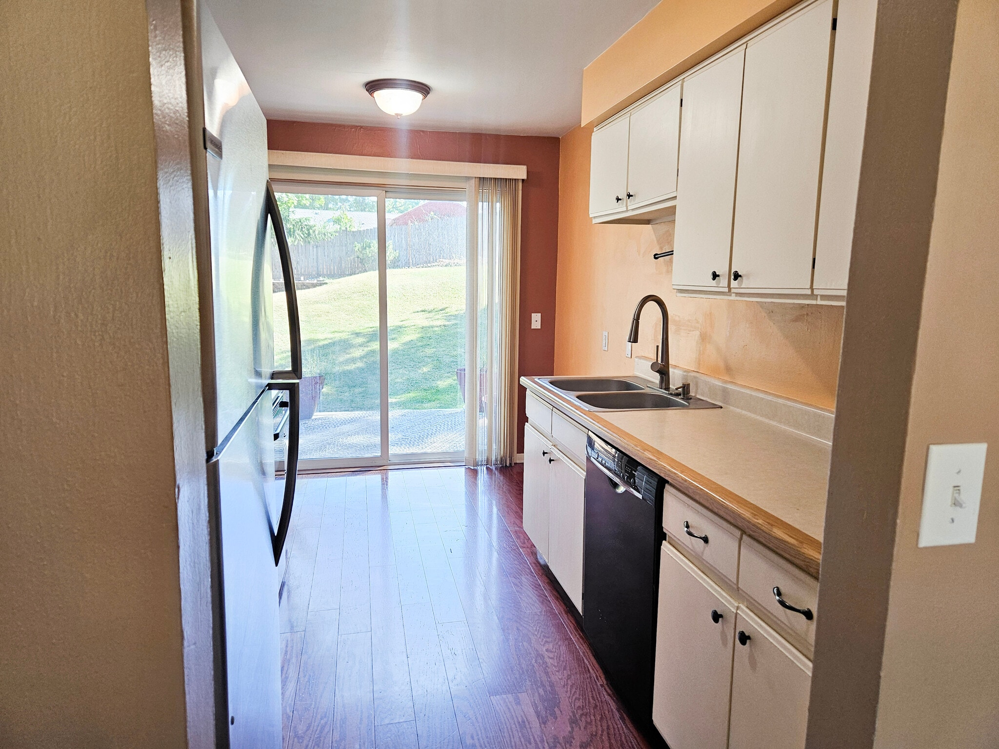 Building Photo - 1424 E 39th Ave