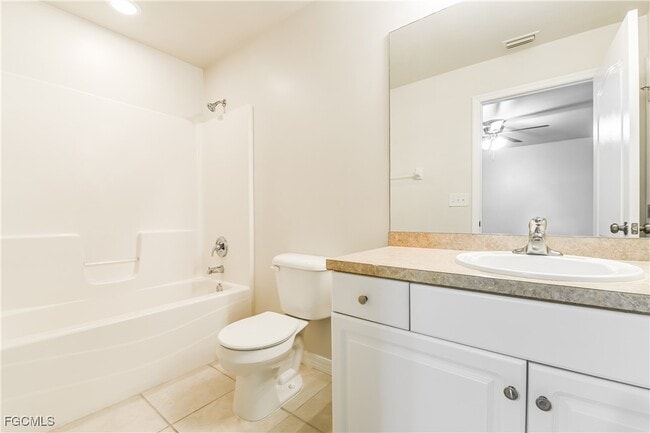 Building Photo - 1057 Lilac St E