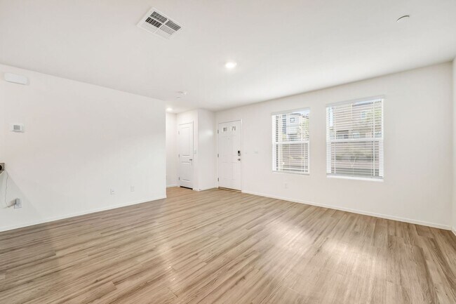 Building Photo - Modern Inspirada Townhome with Stylish Finishes & Community Pool Access!